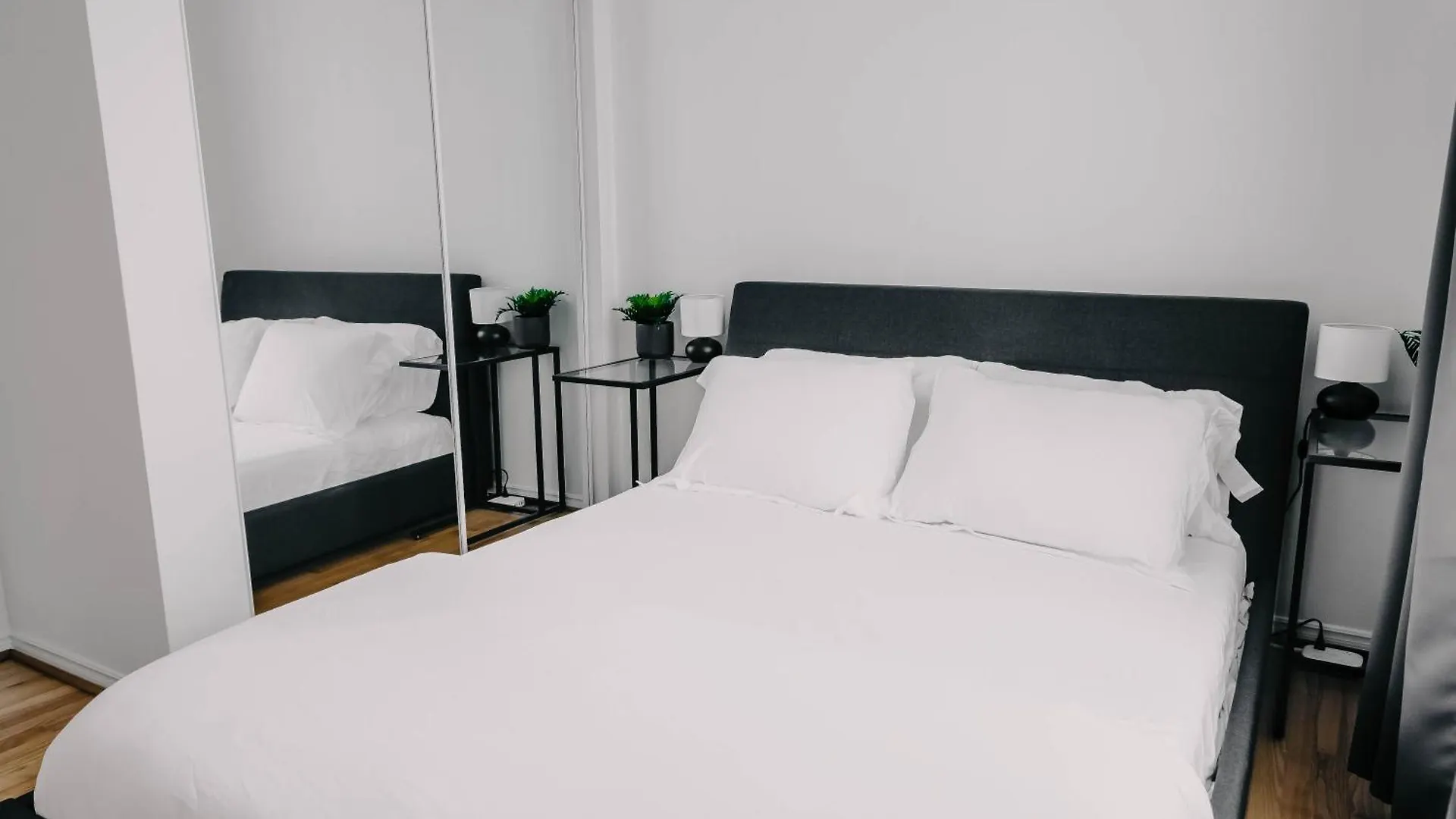 **** Hotel Lum The Queen Toronto Canada